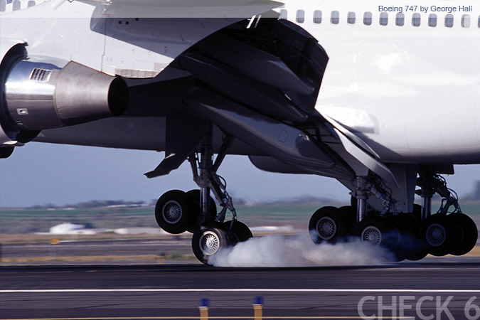 Boeing 747 Landing